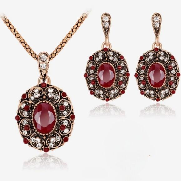 🔹️NIB Wine Red & Rhinestone Earring & Necklace Set - Picture 2 of 12